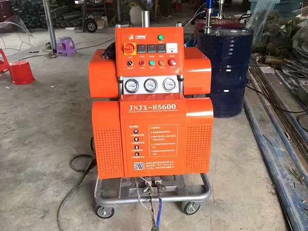 價(jià)格便宜不貴的聚脲噴涂機(jī)(圖1) H5600聚脲噴涂機(jī)