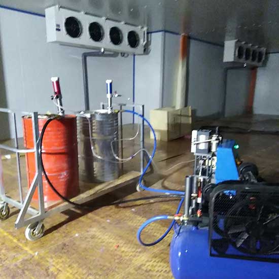 冷庫噴涂保溫聚氨酯發(fā)泡機(圖2) Q2600冷庫噴涂保溫聚氨酯發(fā)泡機施工
