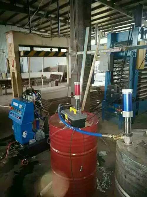 防盜門(mén)門(mén)框填充材料 防盜門(mén)聚氨酯填充噴涂機(jī)(圖1) Q2600防盜門(mén)門(mén)框填充材料 防盜門(mén)聚氨酯填充噴涂機(jī)